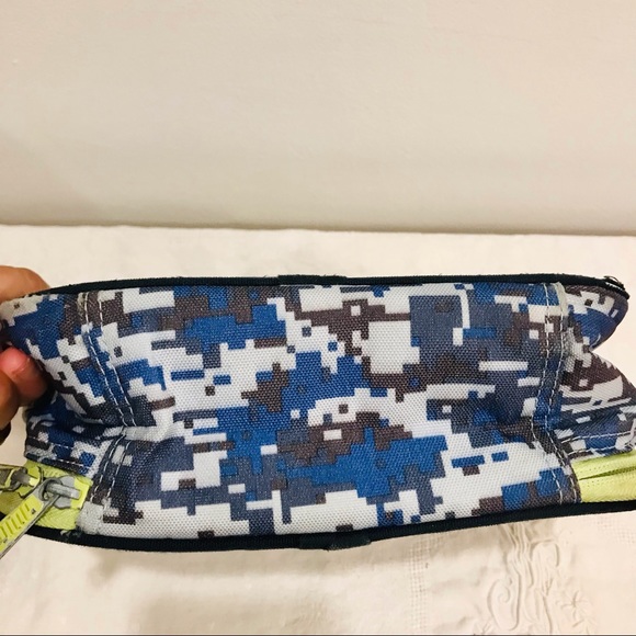 Puma multicolor handle lunch bag. Good used condition. - Picture 3 of 9